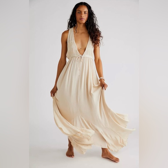 Free People Dresses & Skirts - Free People Endless summer showstopper maxi dress size M Cream Textured Detail